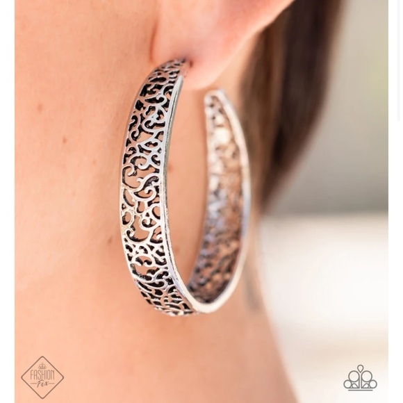 paparazzi Jewelry - Garden for two earrings NWT